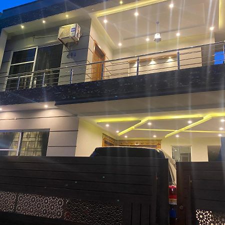 Luxury Guest House In Bahria Town Равалпинди Экстерьер фото