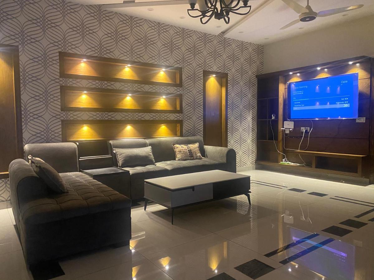 Luxury Guest House In Bahria Town Равалпинди Экстерьер фото
